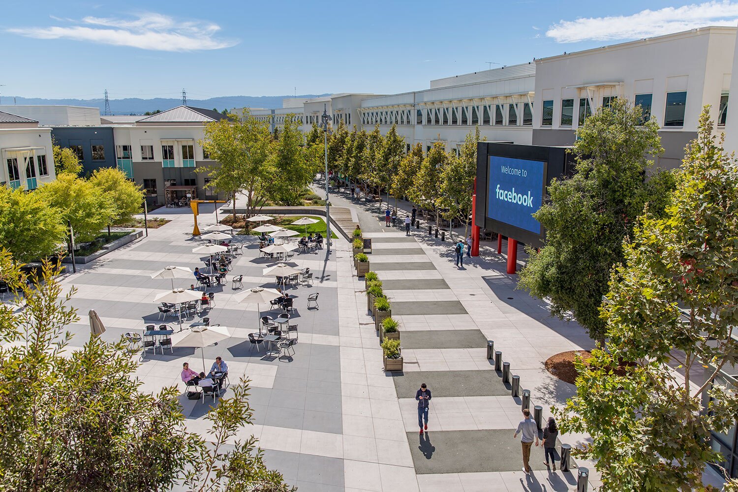 Meta has headquarters in Menlo Park. These are the Facebook/Meta offices in Menlo Park with a gorgeous outside place to work or eat.